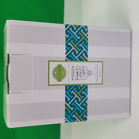 NEW, Set of 2, Scentsy Dream it, Live it, Love it. Warmer and Bar. - Picture 4 of 16